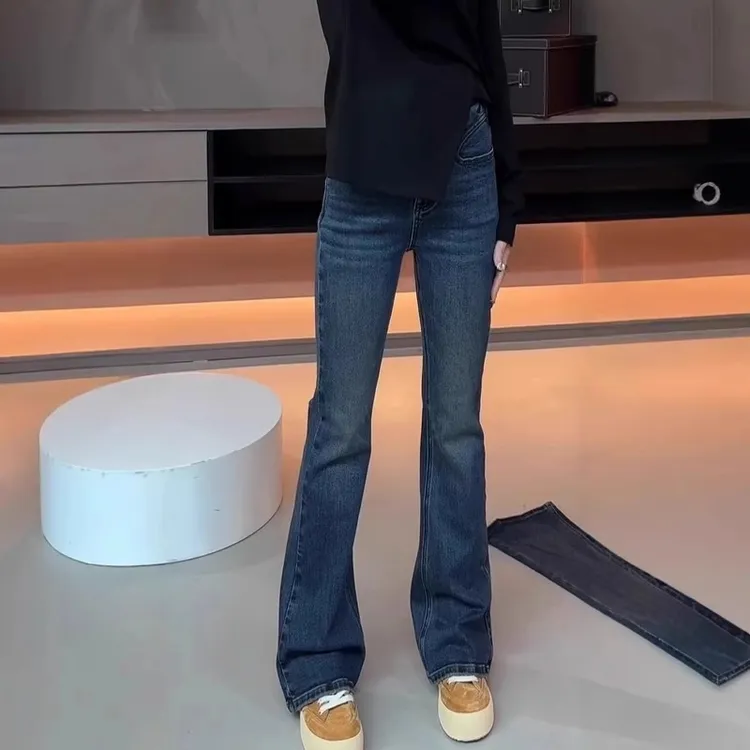女款新款美式复古休闲显瘦直筒牛仔裤修身百搭高腰显瘦微喇叭裤子