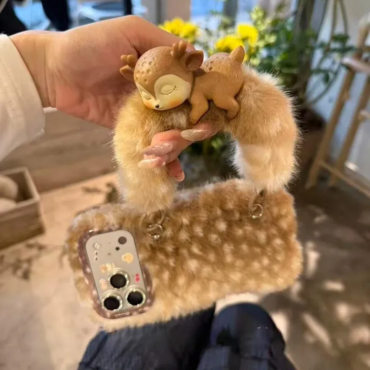 秋冬豹纹毛绒小鹿手提绳适用于苹果17promax手机壳16pro防摔15/14