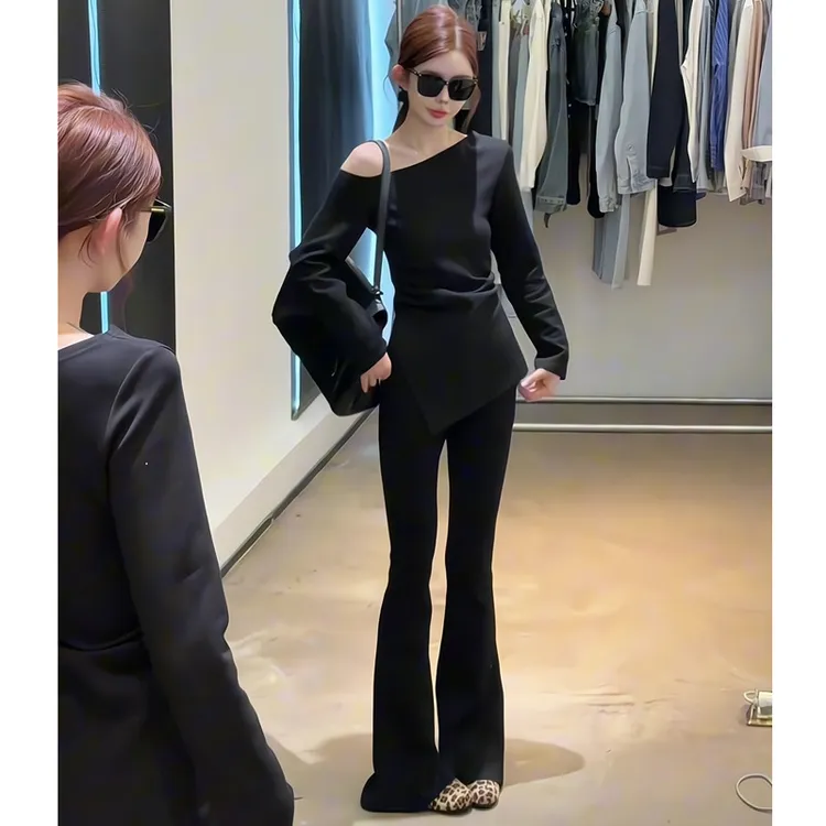 春季2025新款网红同款时尚套装女设计感洋气露肩上衣喇叭裤两件套