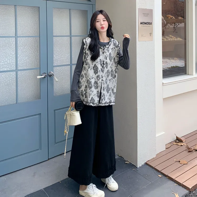 巨好看韩系穿搭三件套女秋季新款休闲减龄印花马甲T恤阔腿裤套装