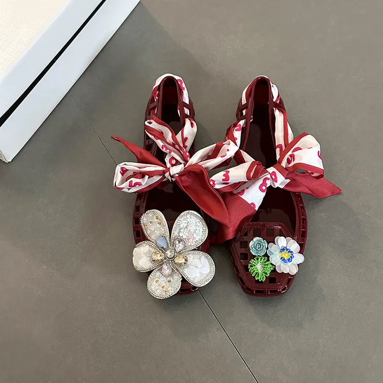 时尚百搭休闲设计感镂空方头单鞋女2025夏季新款花朵外穿玛丽珍鞋