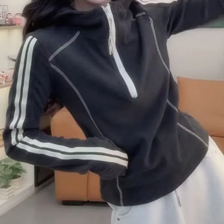 今年流行穿搭2025秋冬新款温柔风明线袖杠条小衫半拉链长袖上衣