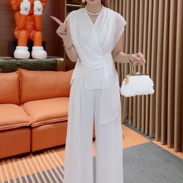 无袖宽松型女性拼接V领T恤气质复古休闲轻奢套装