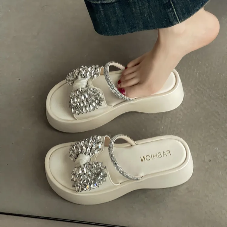 时尚气质水钻蝴蝶结厚底凉拖鞋女款2025夏季新款外穿百搭一字拖鞋