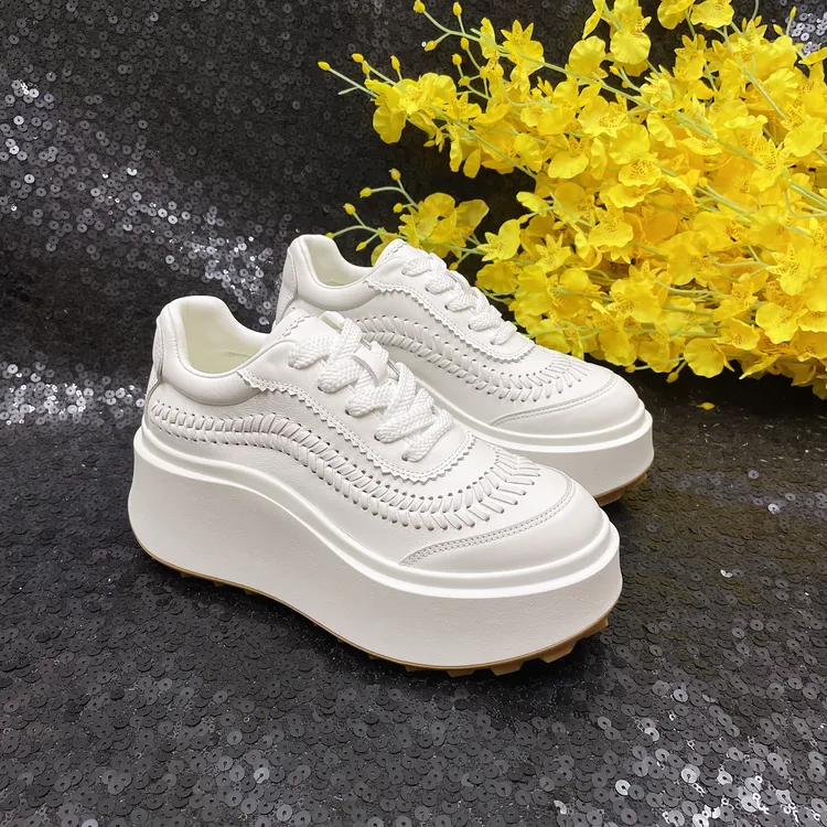 厚底运动鞋2025圆头时尚百搭休闲鞋透气ins白色老爹鞋韩版系带