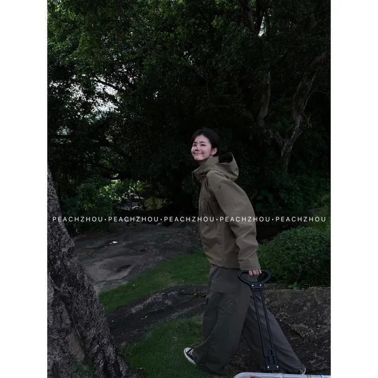 『PEACHZHOU』户外三防硬壳宽松连帽冲锋衣登山中性夹克外套