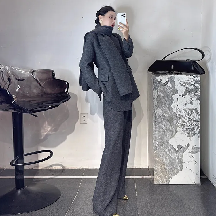 冬装一整套女士松弛感时尚大气加厚毛呢围巾西装裤子三件套套装