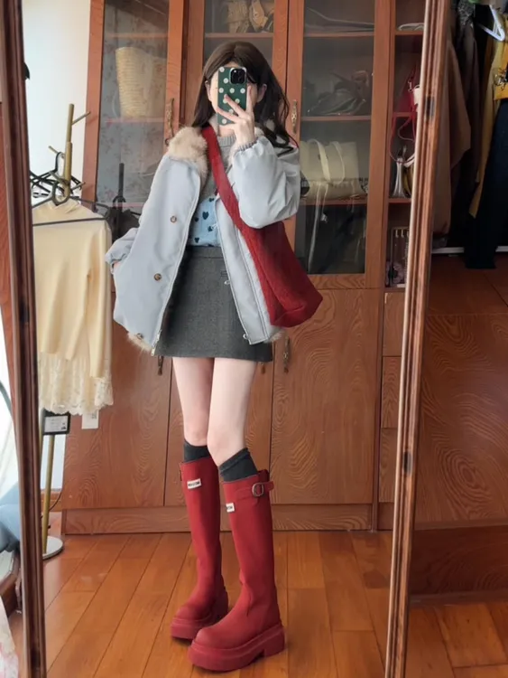 秋冬穿搭一整套韩系温柔风毛领蓝色花苞派克棉服搭配短裙两件套女