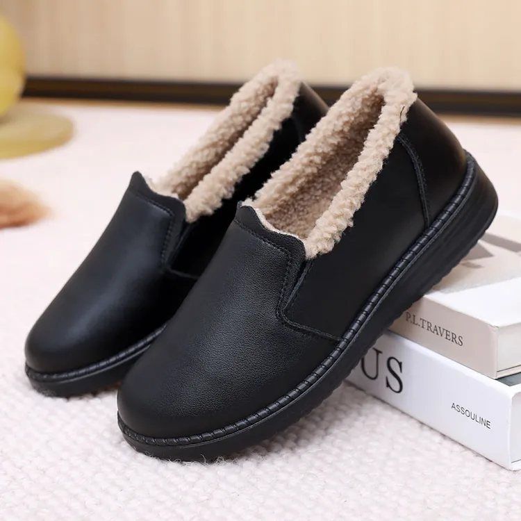 冬季保暖妈妈鞋舒适软底奶奶鞋中老年女牛皮鞋加绒单鞋防滑老人鞋