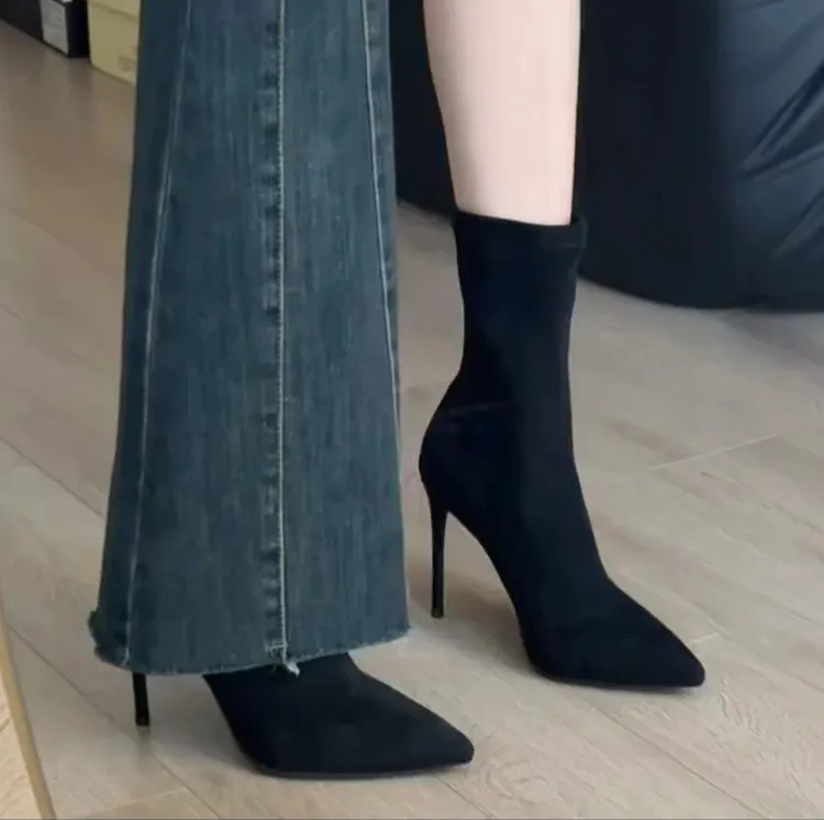 高跟短靴女2025秋冬新款瘦瘦靴细跟裸靴绒面尖头显瘦中筒弹力袜靴