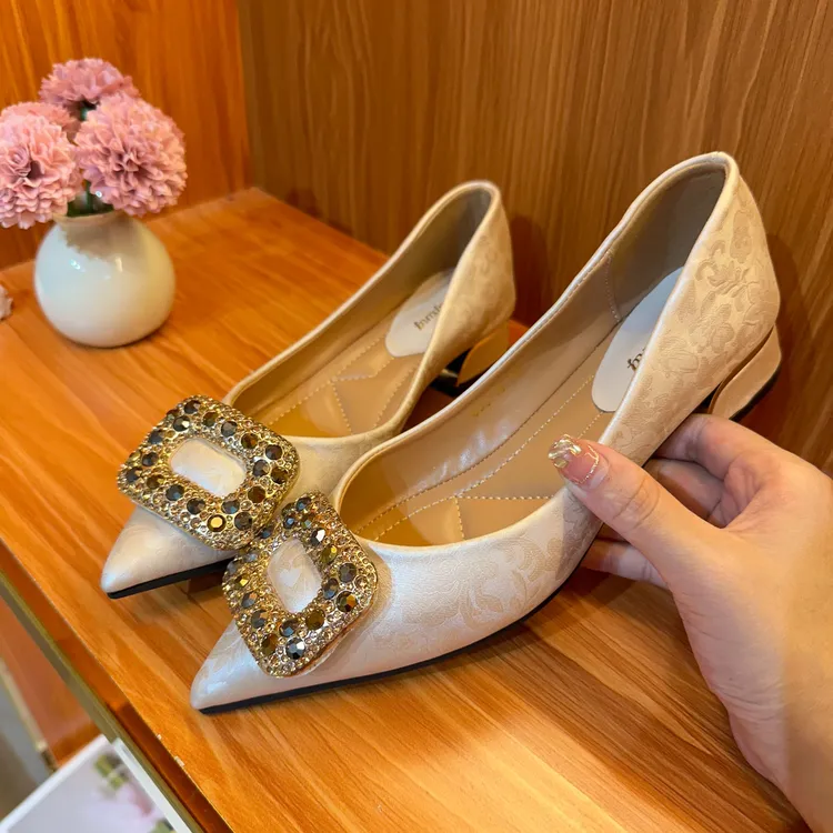 666-185新款浅口气质时尚百搭爆款低跟水钻女单鞋软底舒适单鞋