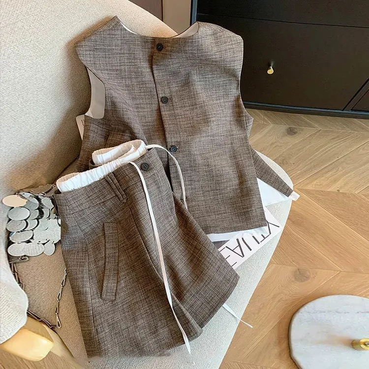 显瘦小香风无袖外搭背心搭裙裤套装女2025新款小众休闲衬衫两件套