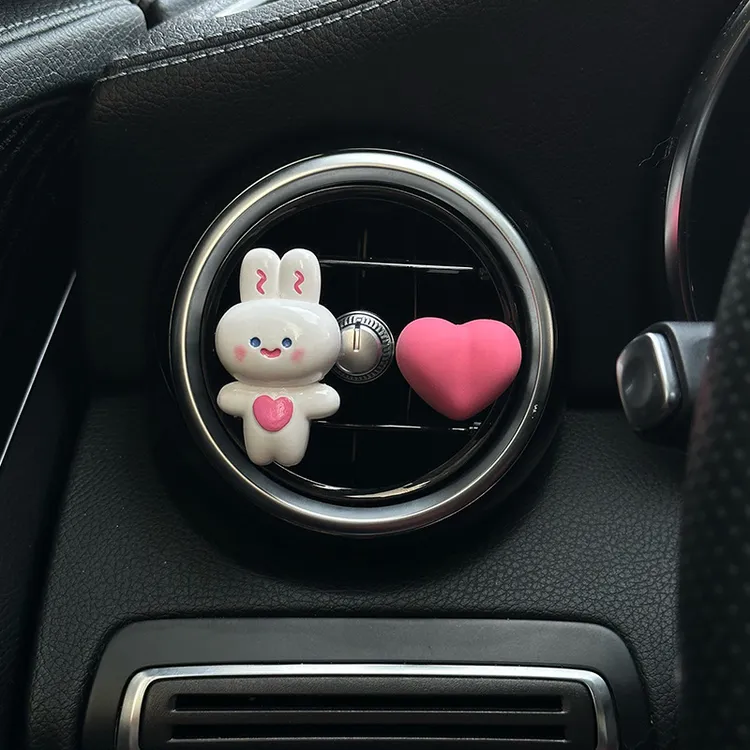 爱心兔车载香薰批发可爱汽车香水出风口夹车内装饰用品礼物扩香石