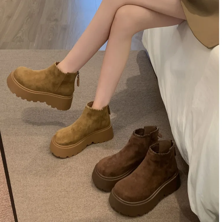 贾不假靴子女款2025秋冬新款时尚百搭洋气圆头英伦风厚底绒面短靴