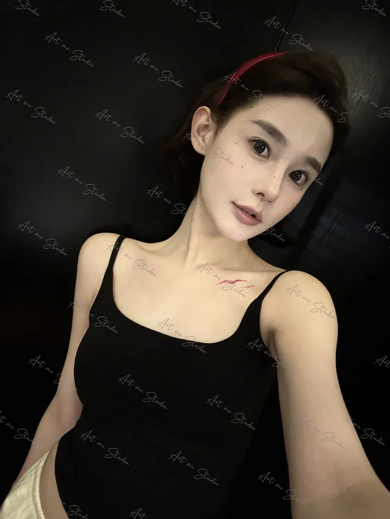 小奶皮超纤薄完美线条弹力衣橱必备百搭三色吊带w24341