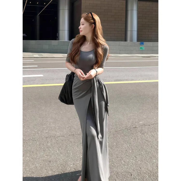 法式休闲气质性感U领中袖连衣裙女秋季设计感小众收腰包臀长裙子