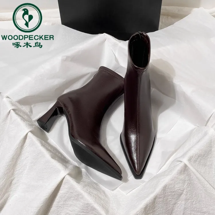 啄木鸟棕色短靴女高跟2025秋冬新款法式粗跟后拉链尖头弹力瘦瘦靴