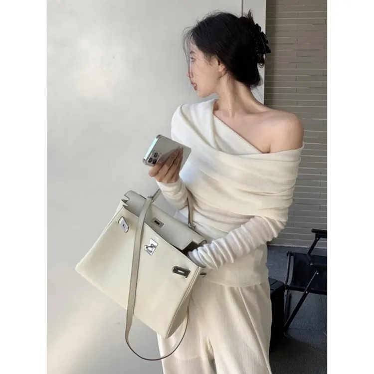 新款时尚洋气百搭丝光棉一字肩毛衣女纯欲风大翻领露肩长袖针织衫