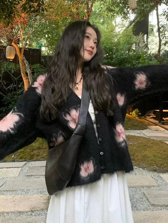 慵懒风黑色碎花针织开衫女2025秋冬新款高级洋气毛衣外套上衣女装