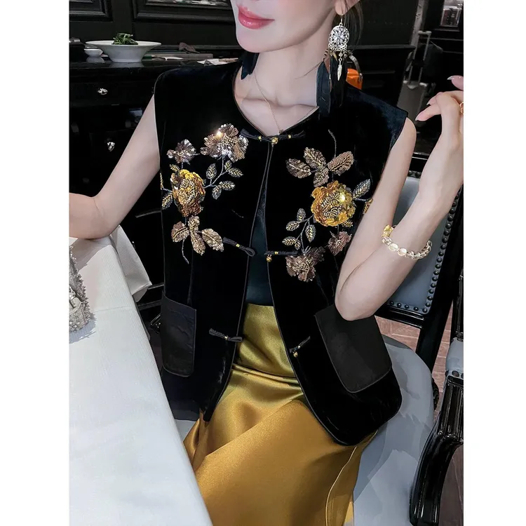 轻奢复古高级感亮片刺绣丝绒马甲女秋冬新款中式圆领盘扣气质坎肩