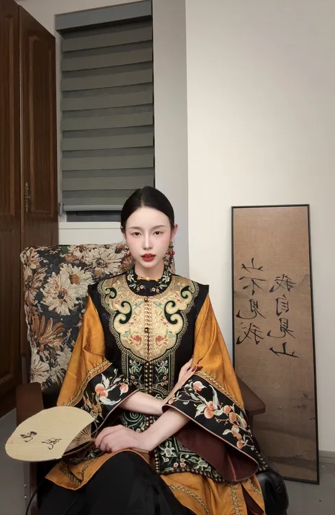 寶.ZBB重工刺绣对襟马甲