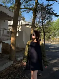设计原创新款时尚简约堆堆袖撞色拼接慵懒松弛感长袖卫衣Z254075