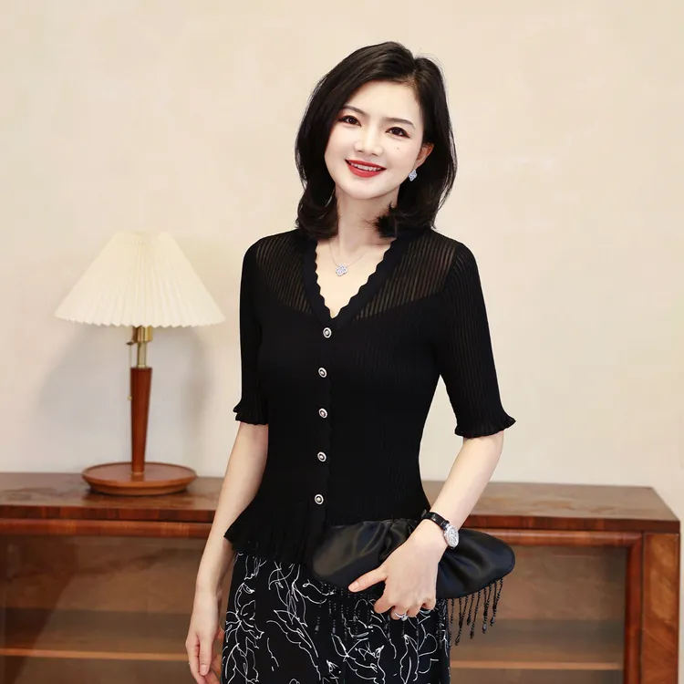 枫竺阿楠anan气质V领花边坑条纹亮丝收腰衬衣女夏轻薄鱼尾针织衫