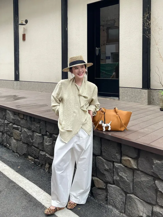 新领叙事设计感围脖解构衬衫女秋优雅气质上衣白色阔腿裤套装