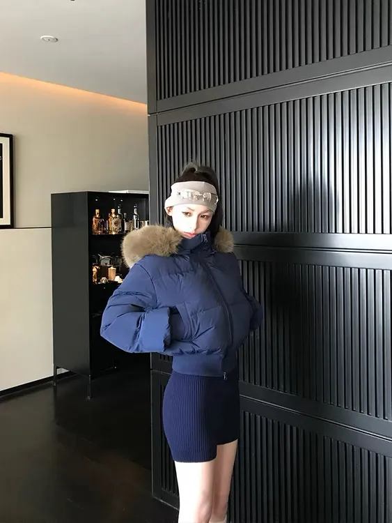 2025芬兰雪境小个子冬季毛领连帽90白鸭绒收腰加厚短款羽绒服女