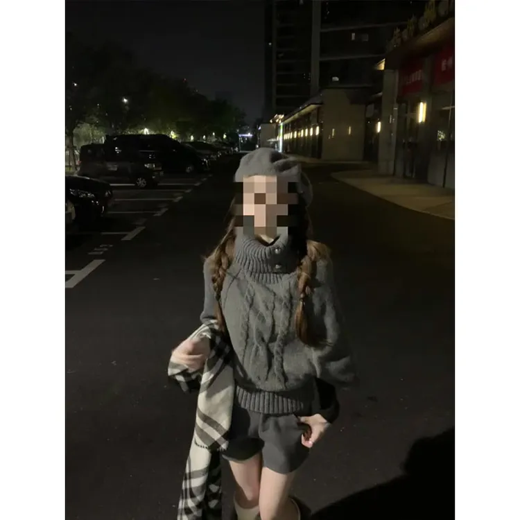 灰色麻花高领毛衣女秋冬蝙蝠袖短款韩系高级感针织上衣短裤套装女