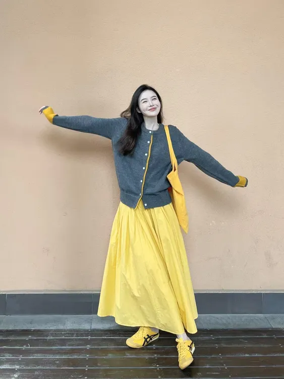 假两件拼色刺绣小狗针织开衫毛衣女2025秋季慵懒风外套百搭半身裙