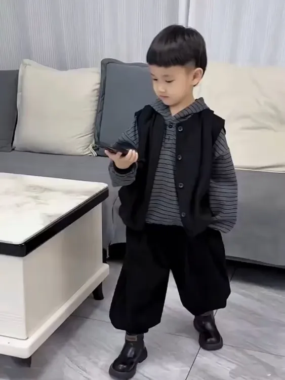 男女童春秋款套装2025新款儿童潮酷痞帅童装卫衣马甲灯笼裤三件套