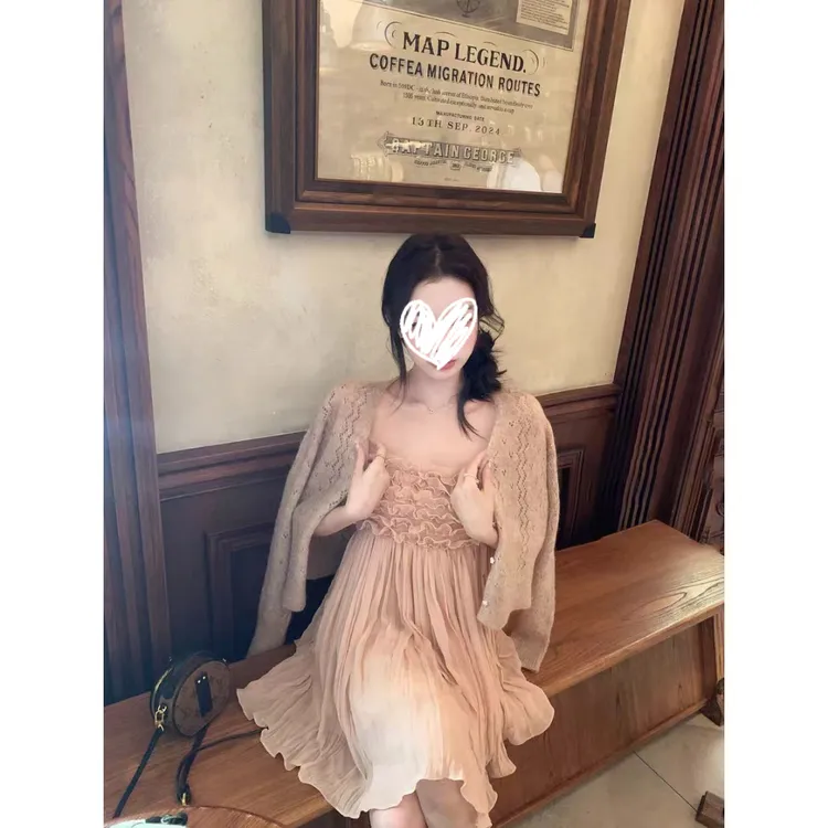 【粉雾苏黎尔】镂空绞花V领针织开衫+千金风吊带连衣裙设计感22732#