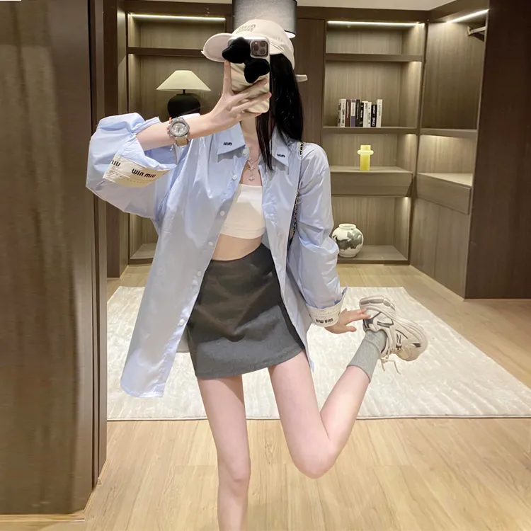 浅蓝色衬衫女网红洋气炸街女装洋气时髦气质独特漂亮小衫女款外穿