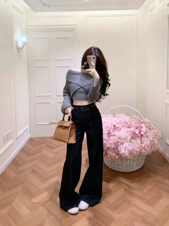 春秋新款小众炸街高级感女装法式慵懒风交叉设计感短款收腰针织衫