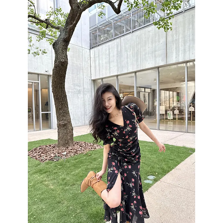 张阿星【自由玫瑰】茶歇法式碎花鱼尾开叉收腰V领连衣裙印花A字裙