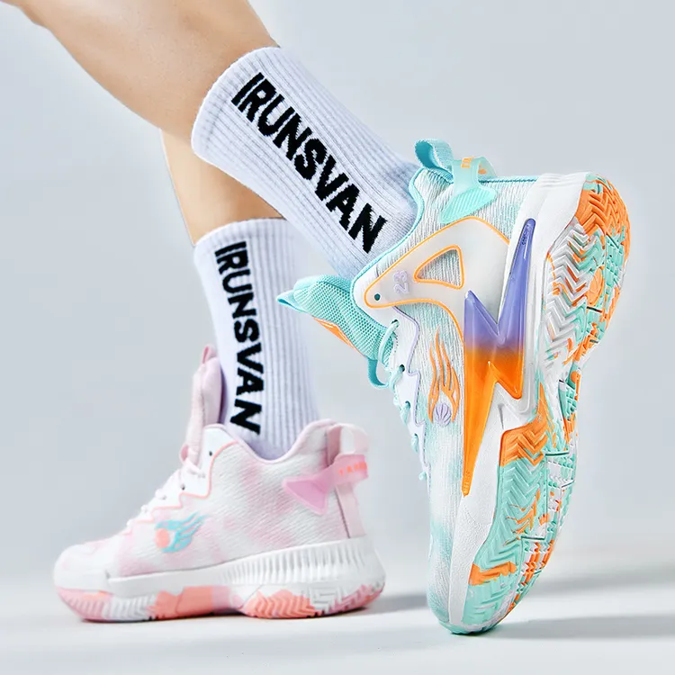 新款篮球鞋男士夏季轻便休闲运动跑步鞋透气网面青少年学生实战鞋