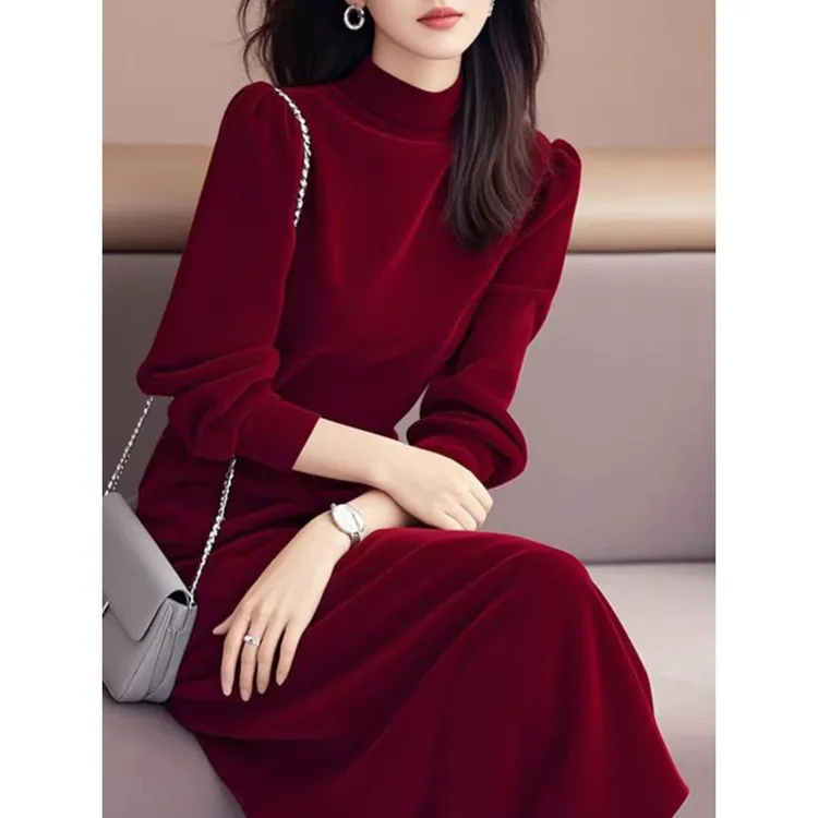 高级感丝绒连衣裙女春秋季新款2025新年气质收腰长裙红色过年战袍