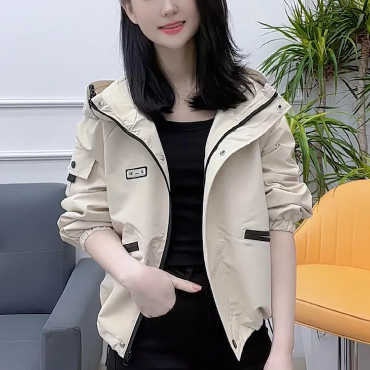 小个子连帽短款风衣外套女2025年春秋新款宽松休闲夹克棒球服上衣