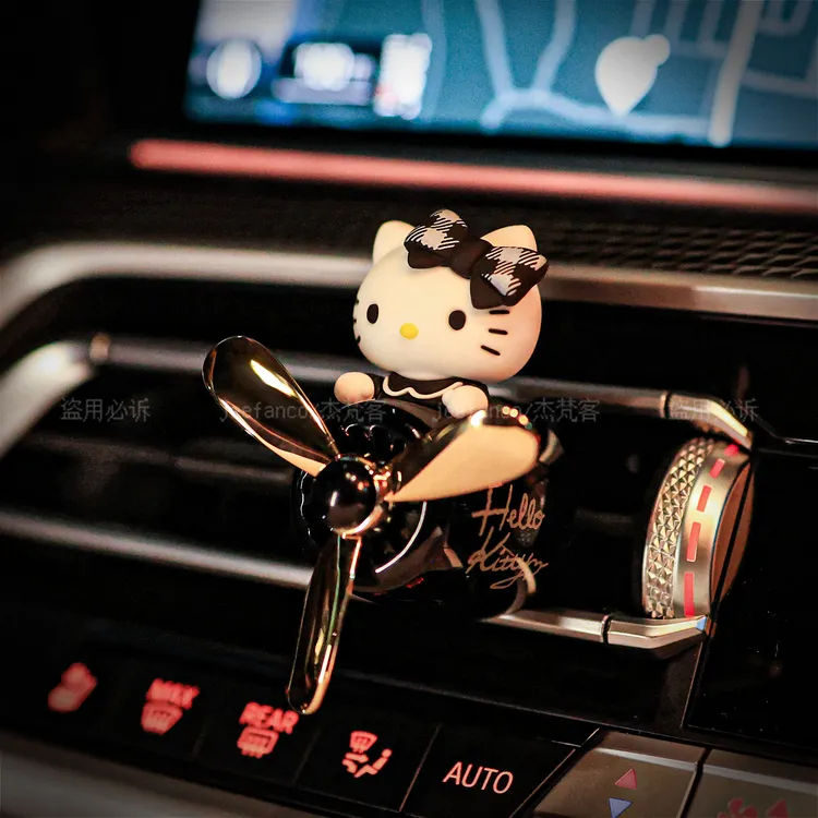 车载香薰hellokitty飞行员汽车空调出风口香水夹可爱车内装饰品