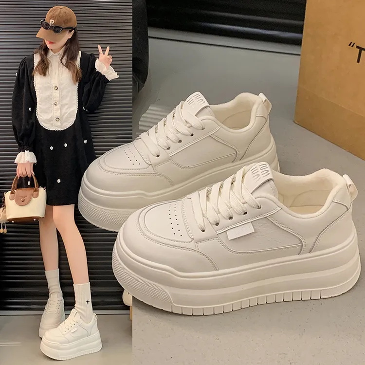 厚底小白鞋女2025年秋冬新款休闲爆款面包鞋增高松糕运动板鞋