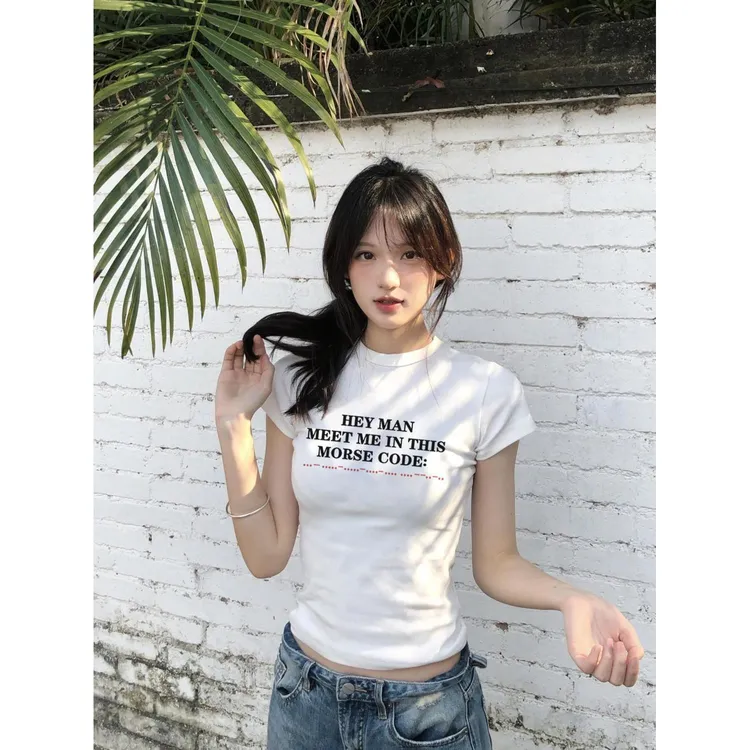 美式潮牌字母印花圆领正肩短袖t恤女夏季小众显瘦高级感辣妹上衣