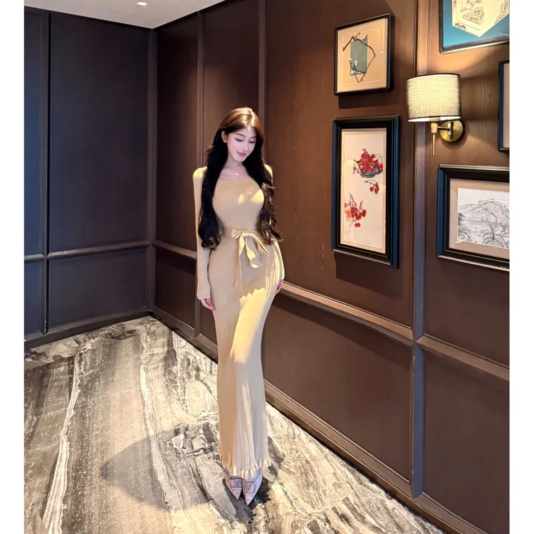 WW定制「挚简裙」显瘦气质针织轻奢时尚修身网红小众设计感连衣裙