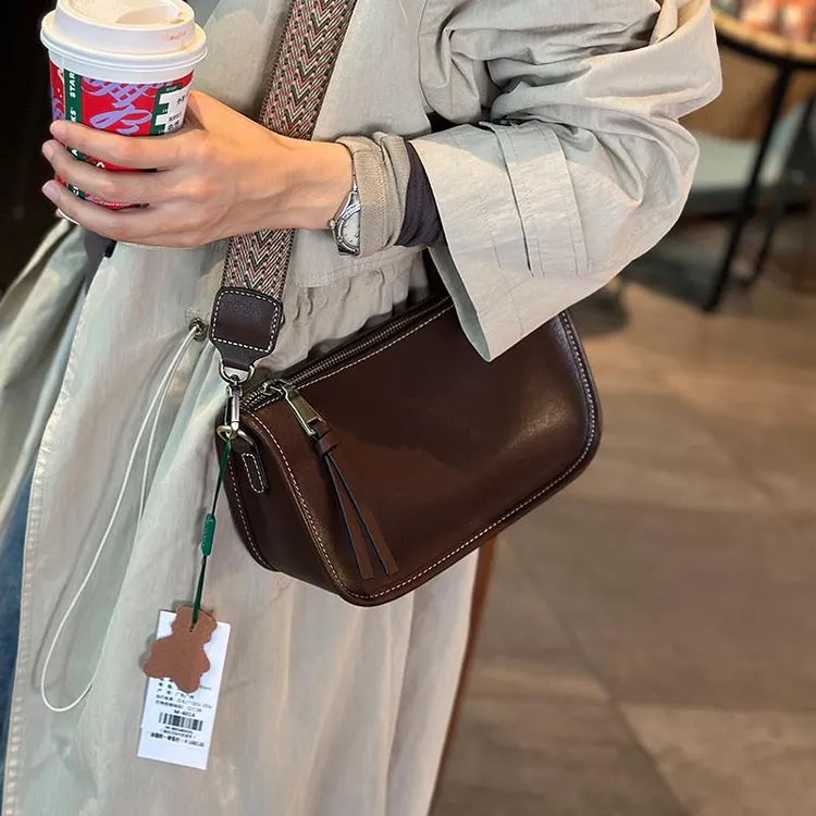 小包包女斜挎2024新款时尚质感洋气饺子包今年流行真皮单肩包