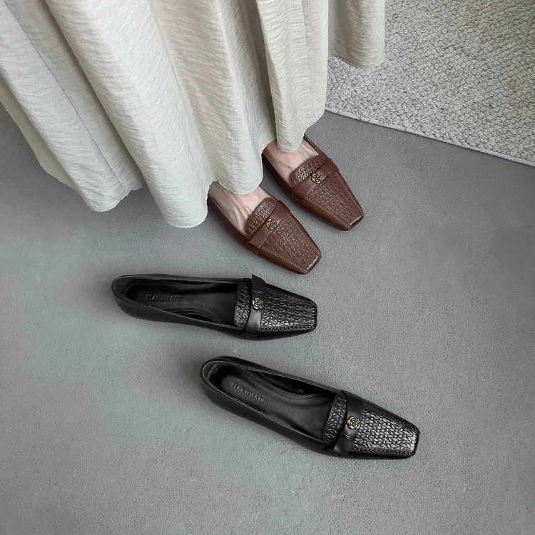 2025年秋季新款英伦风乐福鞋女粗跟复古百搭时尚软底中跟黑色单鞋