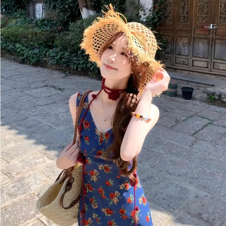 时尚轻奢小众高级感女装2025春夏季韩系舒适设计感百搭显瘦连衣裙