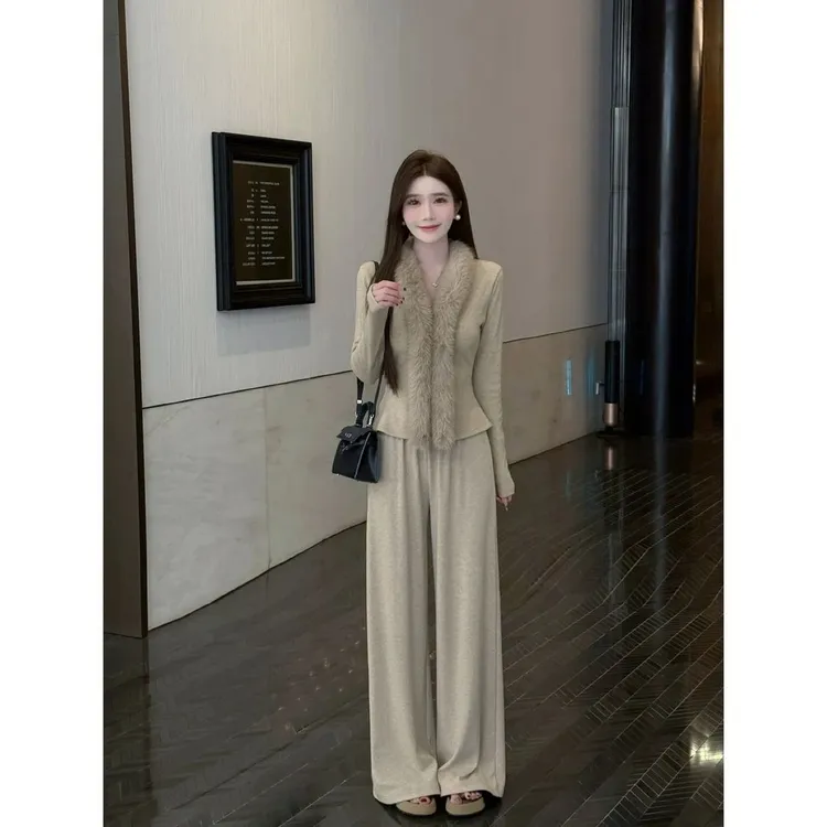 温柔姐系毛毛领V领收腰上衣搭配阔腿裤套装