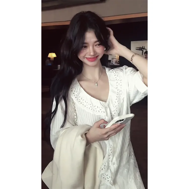 parkyeon设计感v领镂空衬衫上衣女秋季新款高腰显瘦蓬蓬短裙套装