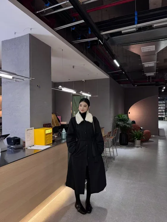 【XUE-XUE】2025风衣款长款鹅绒服羽绒服翻领羊驼毛领高级气质显瘦