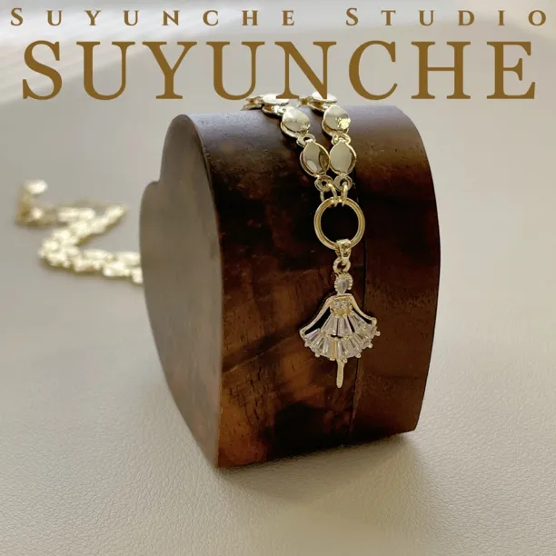 铜合金项链 Suyunche2767绿金色公主裙吊坠小众设计款项链